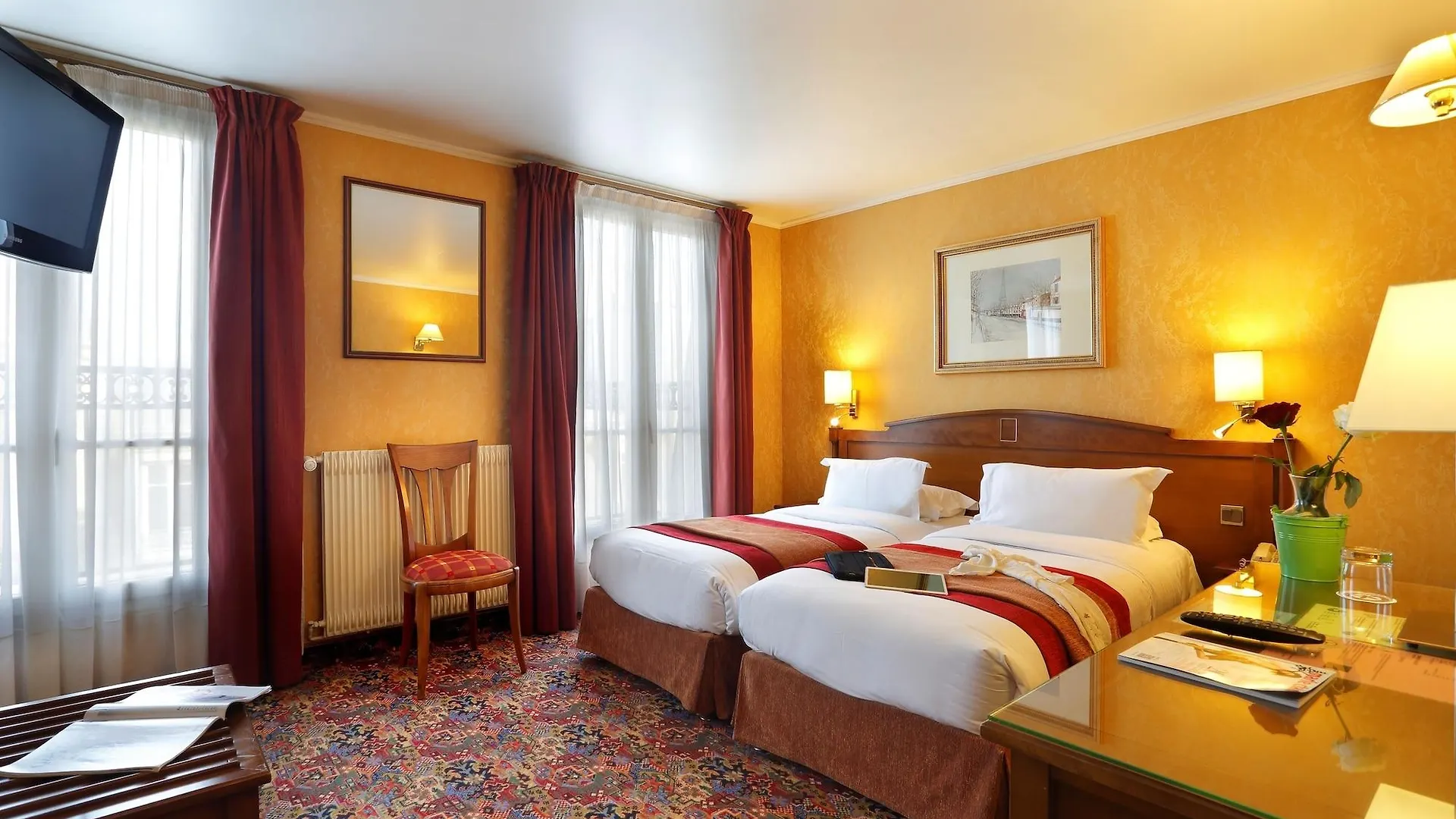***  Hotel Paix Republique Paris France